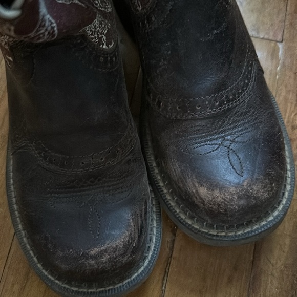 Beyond adorable and fun artists with chicken print - Picture 5 of 7